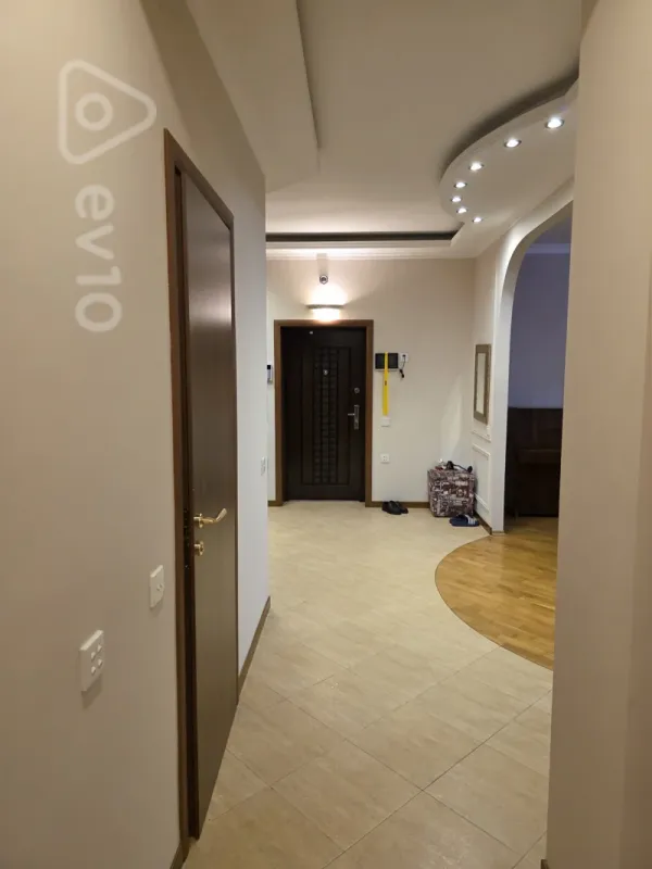 Kirayə verilir 4 otaqlı yeni tikili 140 m²