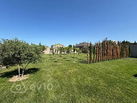 Satılır 8 otaqlı həyət evi 510 m²