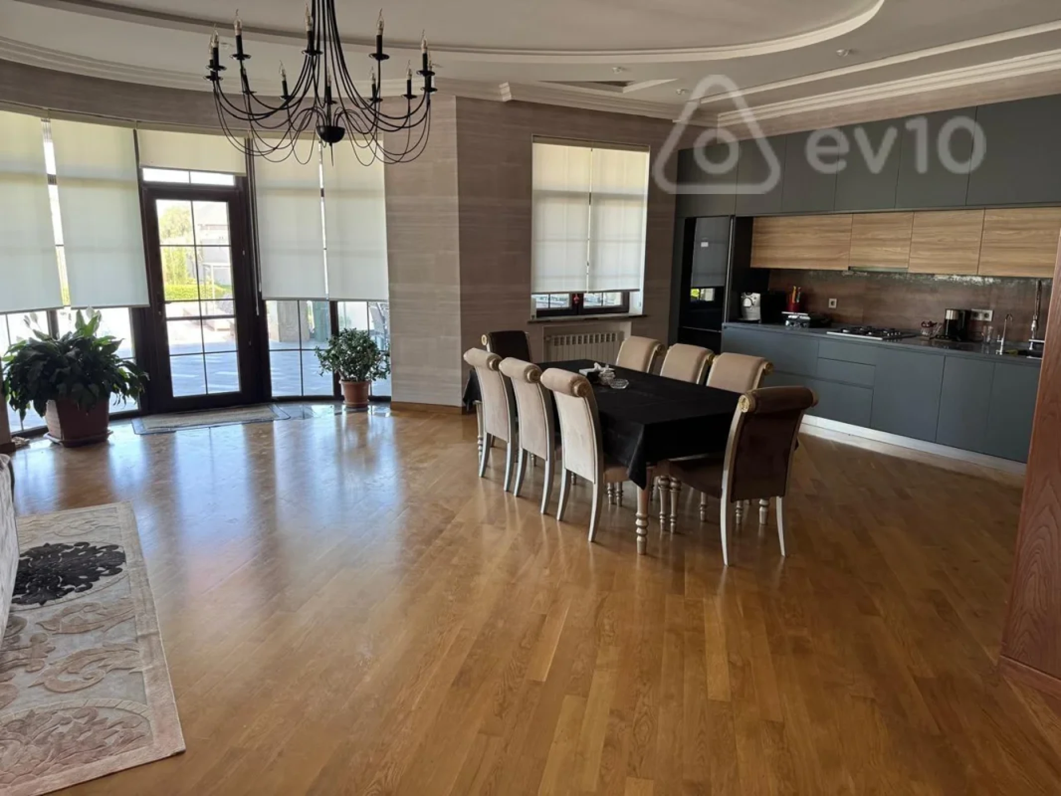 Satılır 8 otaqlı həyət evi 510 m²