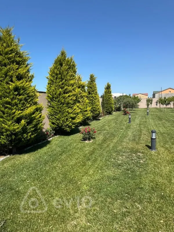 Satılır 8 otaqlı həyət evi 510 m²