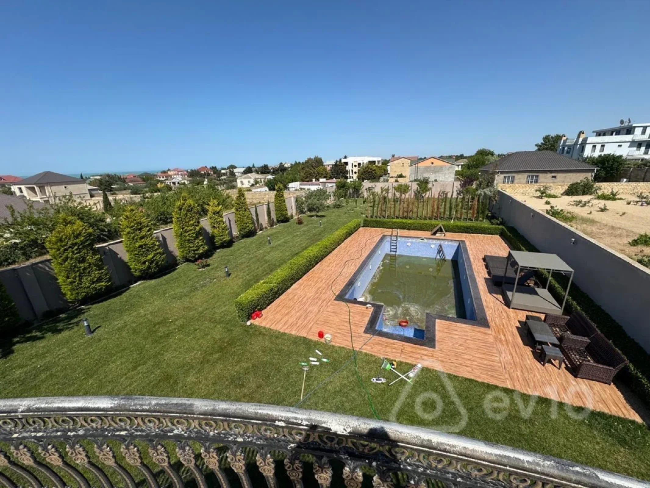 Satılır 8 otaqlı həyət evi 510 m²