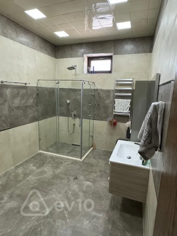 Satılır 8 otaqlı həyət evi 510 m²