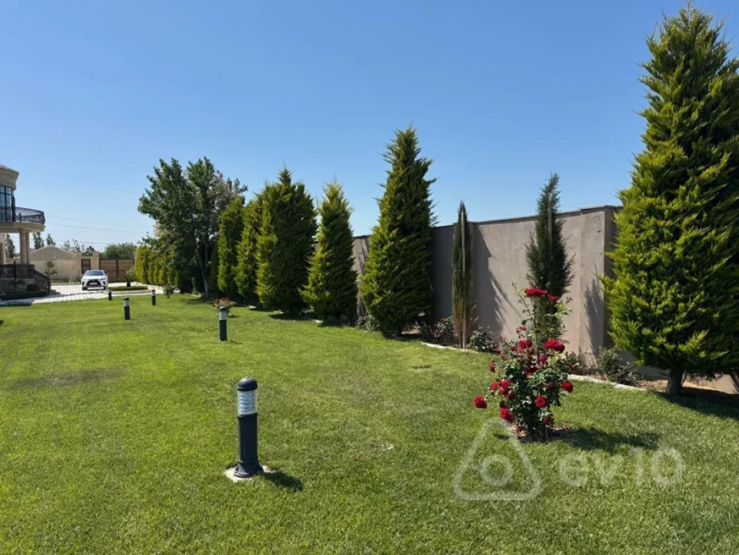 Satılır 8 otaqlı həyət evi 510 m²