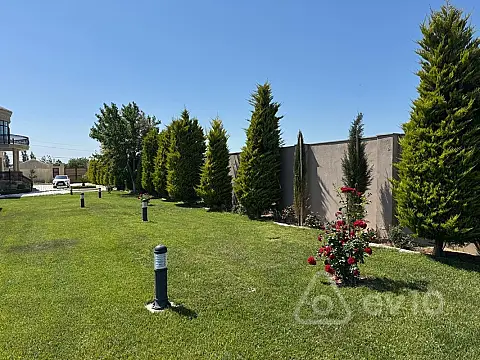 Satılır 8 otaqlı həyət evi 510 m²