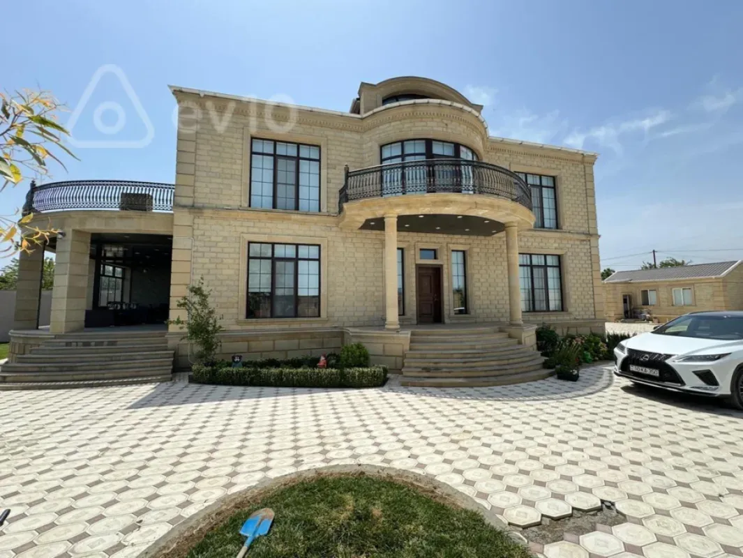 Satılır 8 otaqlı həyət evi 510 m²