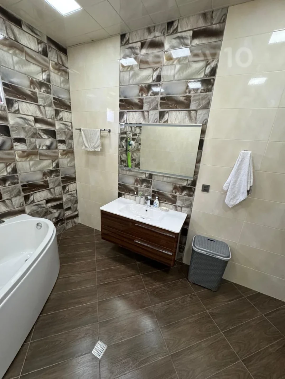 Satılır 8 otaqlı həyət evi 510 m²