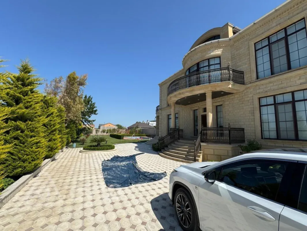 Satılır 8 otaqlı həyət evi 510 m²