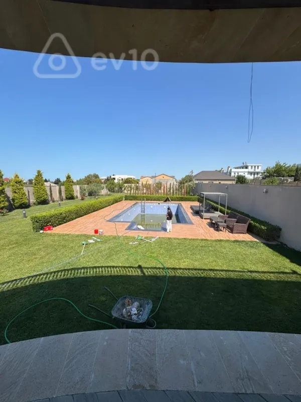 Satılır 8 otaqlı həyət evi 510 m²