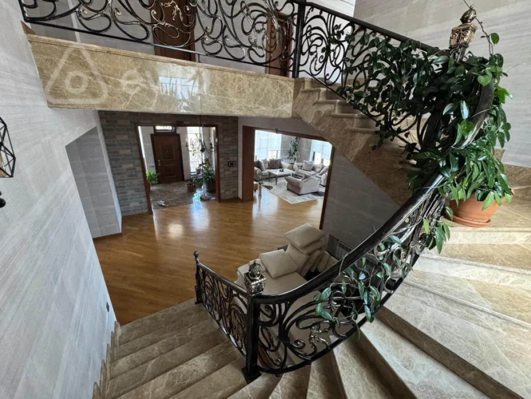 Satılır 8 otaqlı həyət evi 510 m²