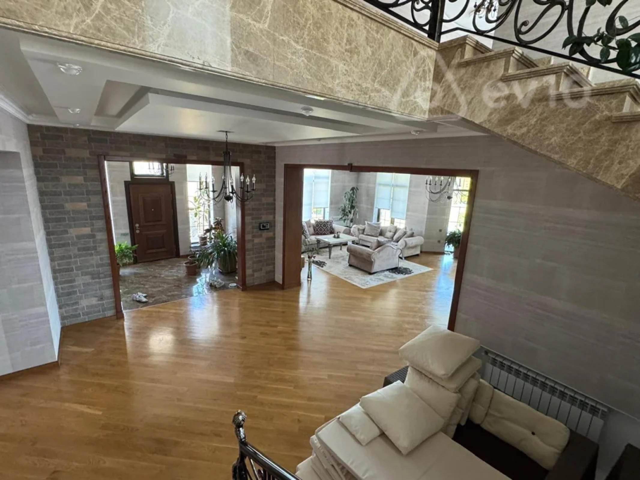 Satılır 8 otaqlı həyət evi 510 m²