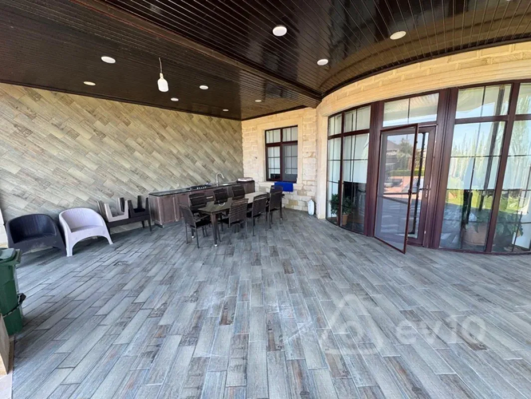 Satılır 8 otaqlı həyət evi 510 m²