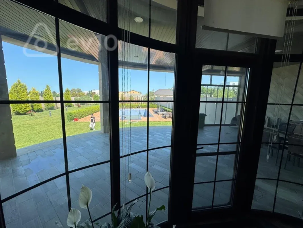 Satılır 8 otaqlı həyət evi 510 m²