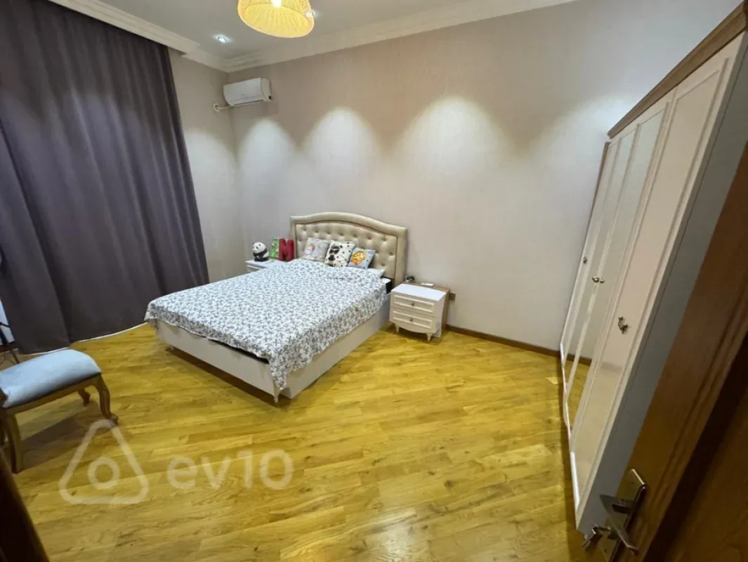 Satılır 8 otaqlı həyət evi 510 m²