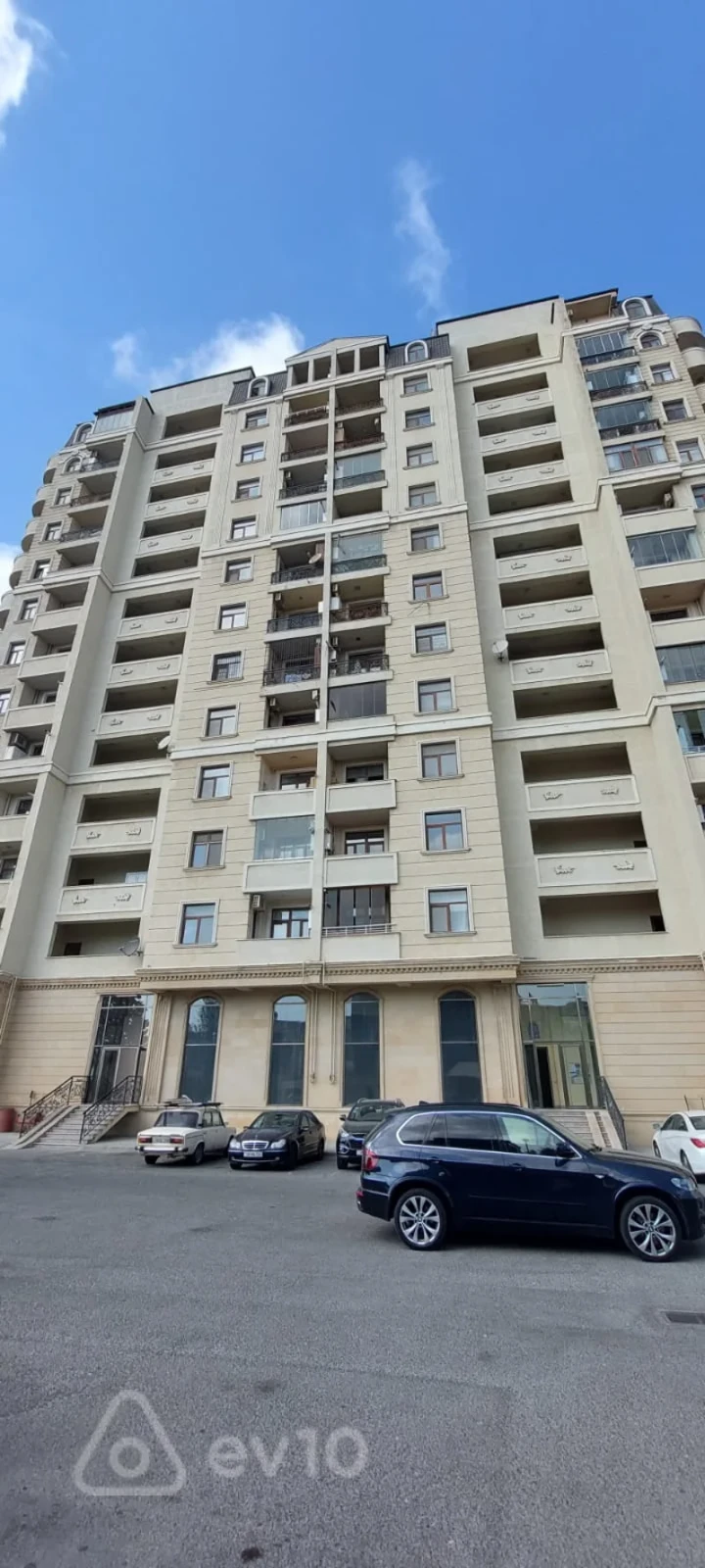 Kirayə verilir 3 otaqlı yeni tikili 136 m²