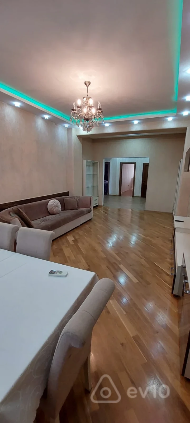 Kirayə verilir 3 otaqlı yeni tikili 136 m²