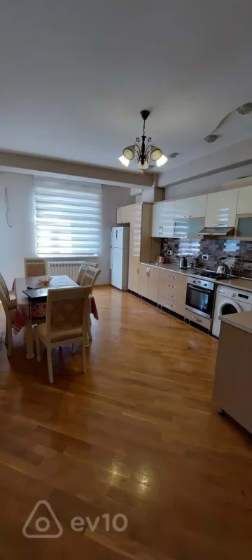 Kirayə verilir 3 otaqlı yeni tikili 136 m²