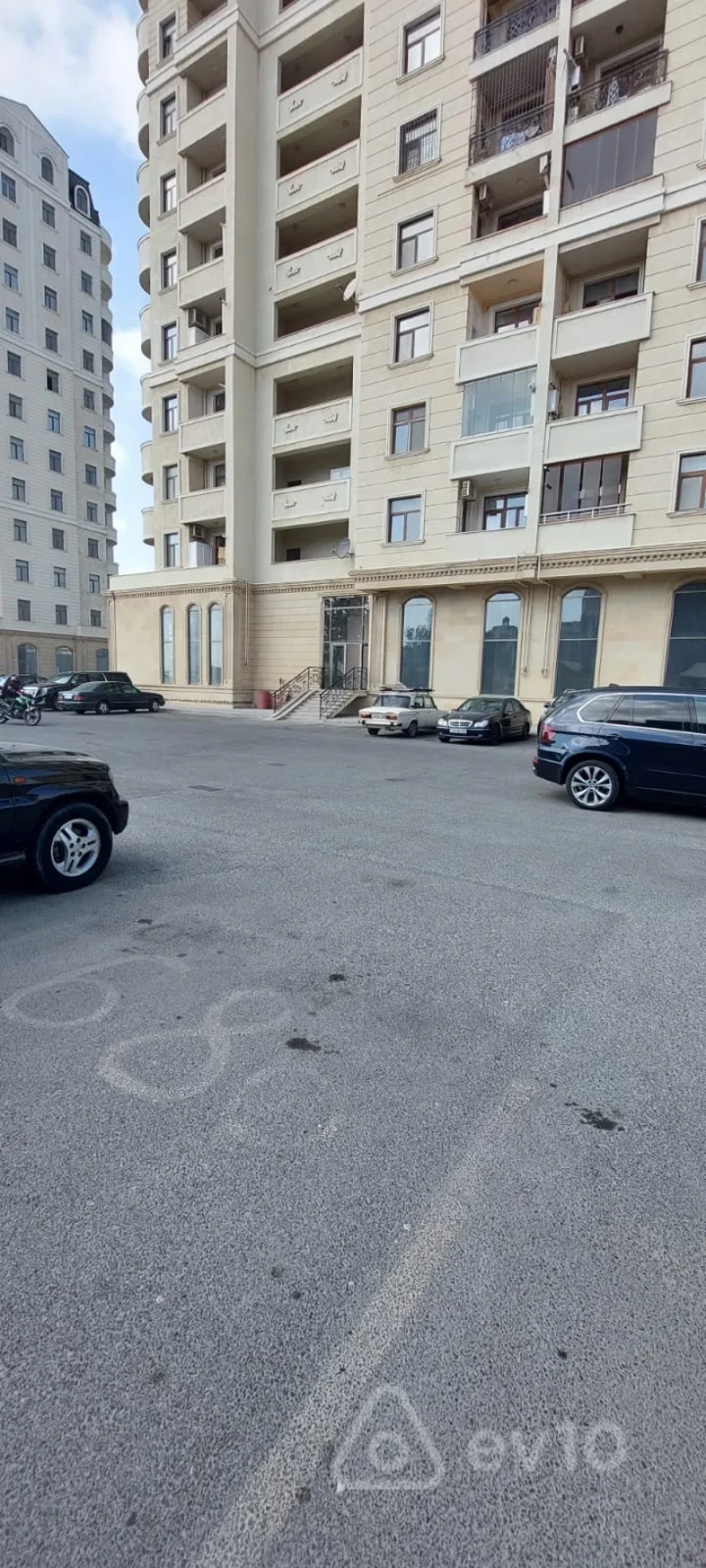 Kirayə verilir 3 otaqlı yeni tikili 136 m²