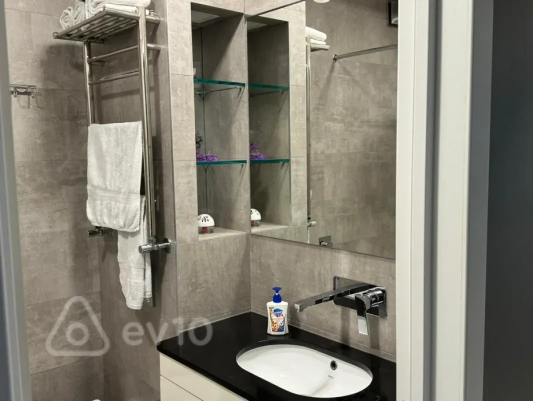 Satılır 3 otaqlı köhnə tikili 75 m²