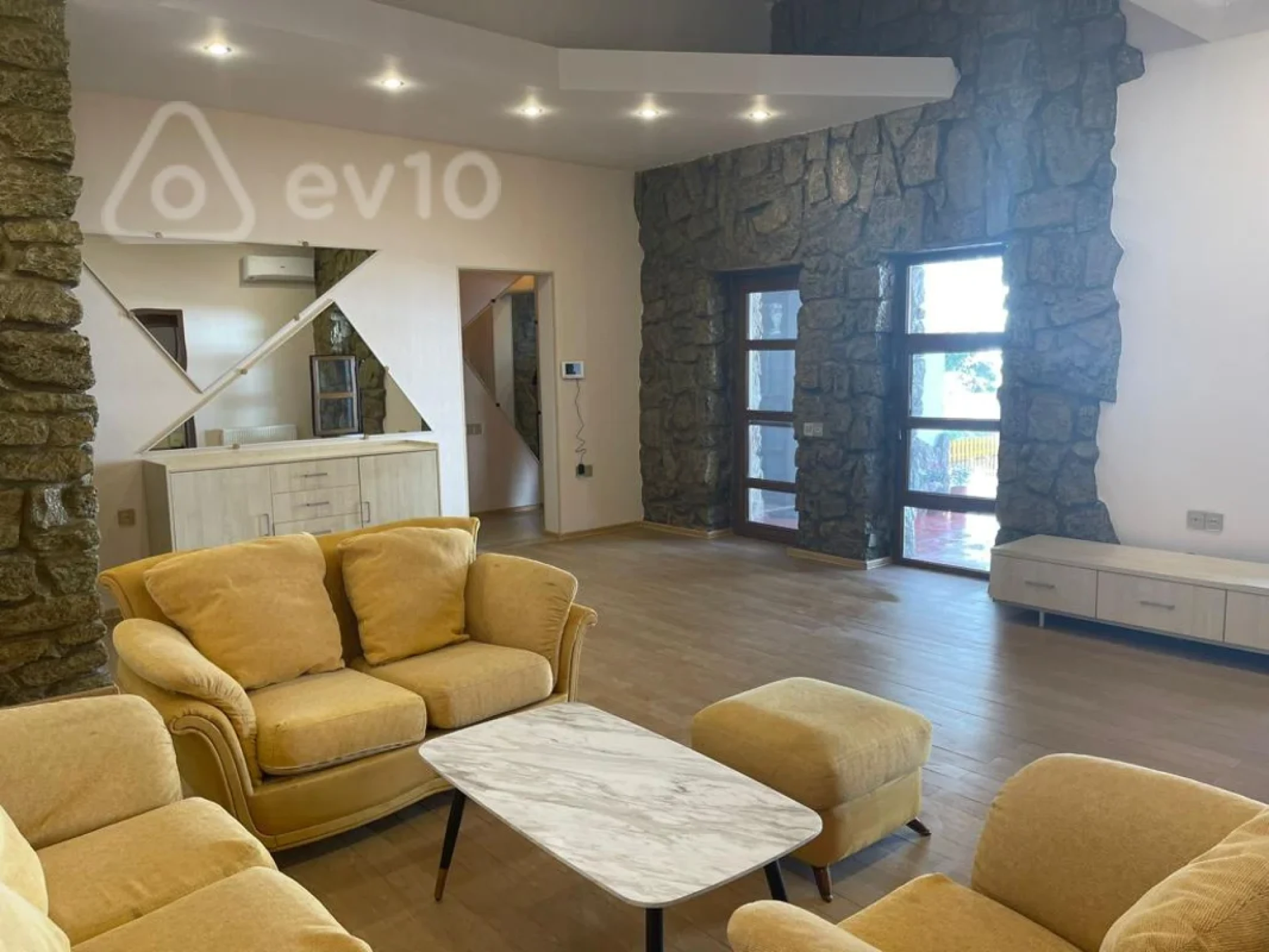 Kirayə verilir 4 otaqlı həyət evi 155 m²