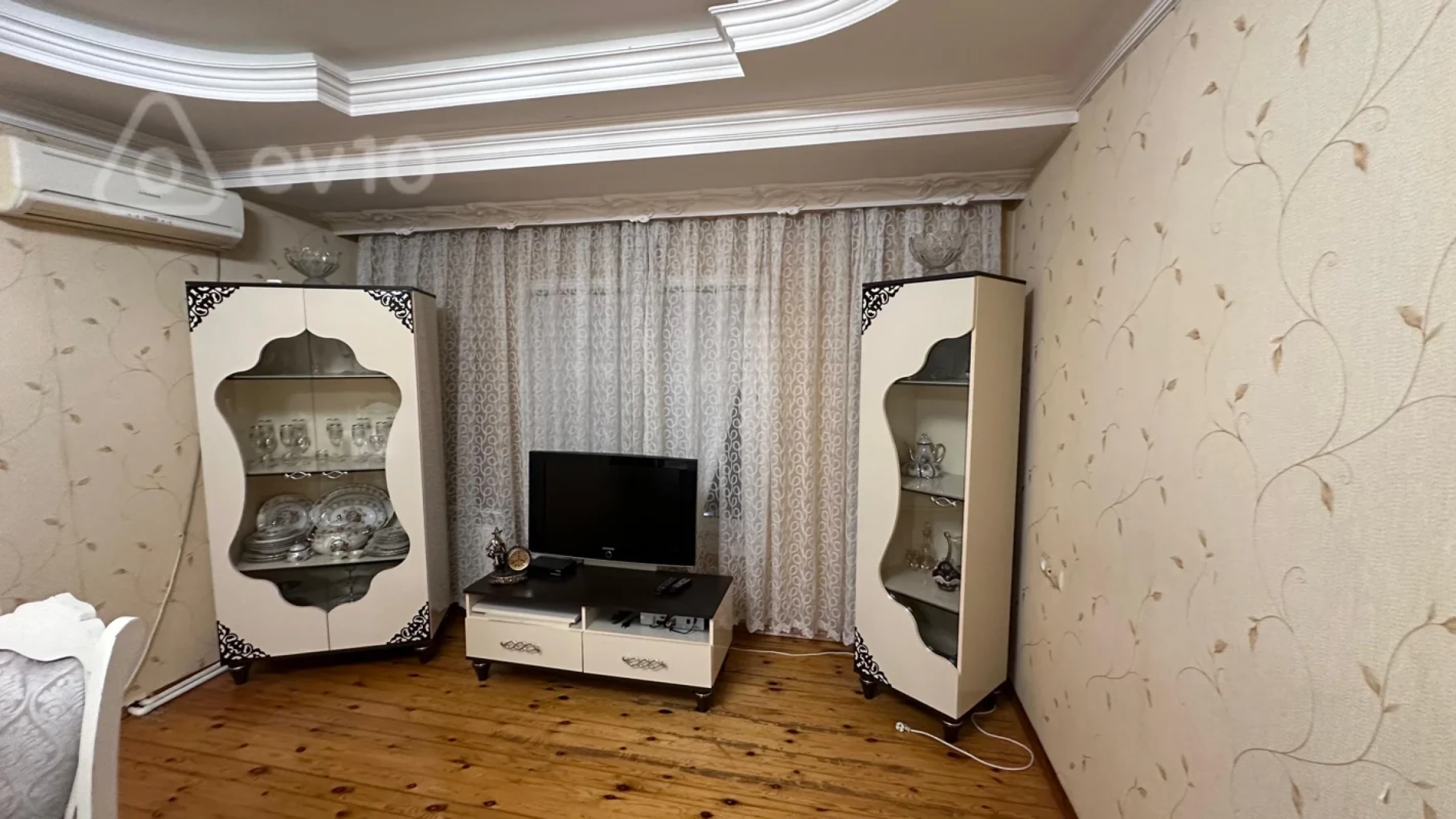 Kirayə verilir 2 otaqlı köhnə tikili 82 m²