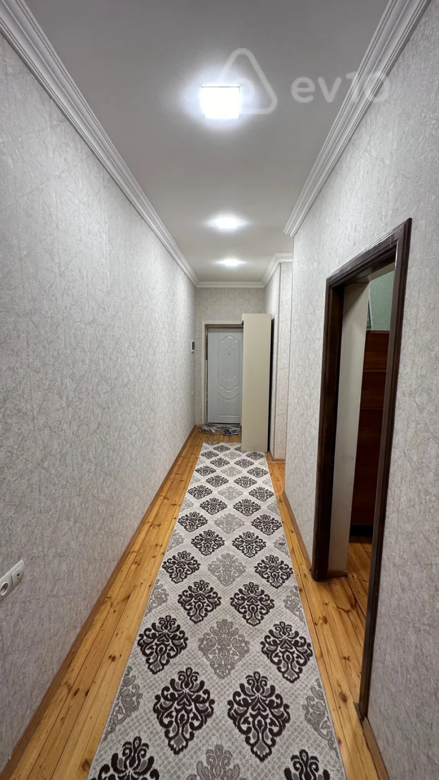 Kirayə verilir 2 otaqlı köhnə tikili 82 m²