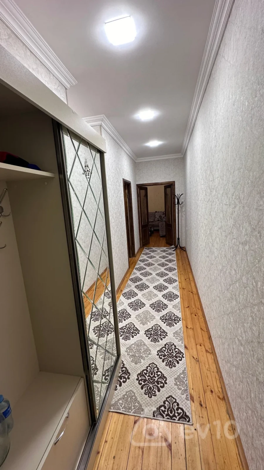 Kirayə verilir 2 otaqlı köhnə tikili 82 m²
