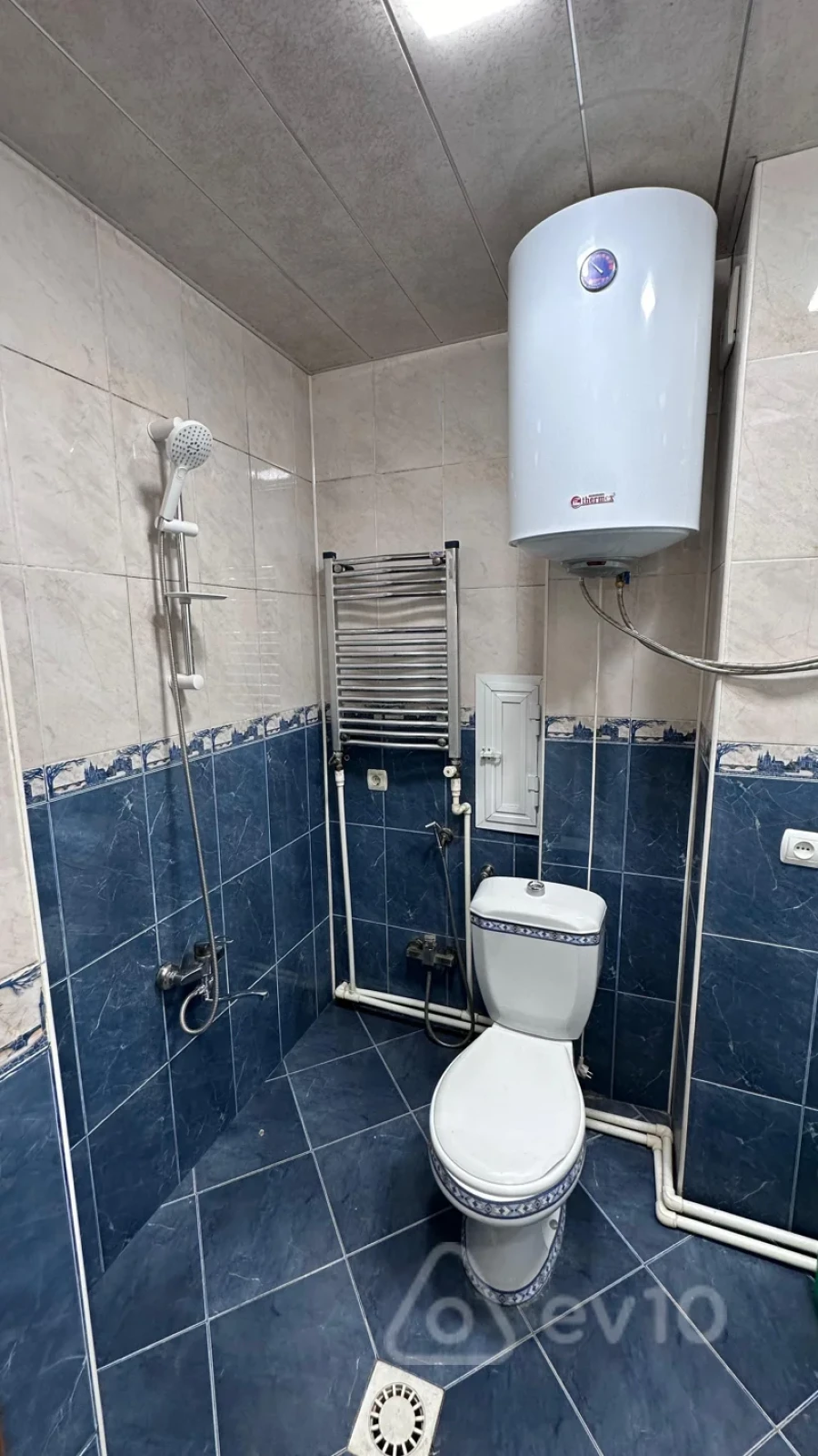 Kirayə verilir 2 otaqlı köhnə tikili 82 m²