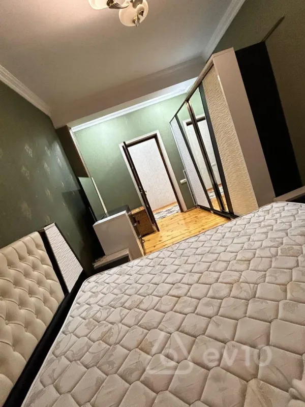 Kirayə verilir 2 otaqlı köhnə tikili 82 m²