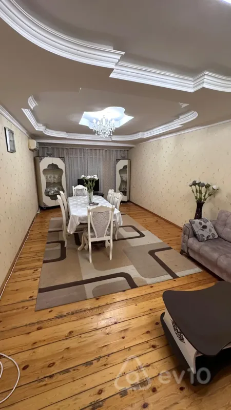 Kirayə verilir 2 otaqlı köhnə tikili 82 m²