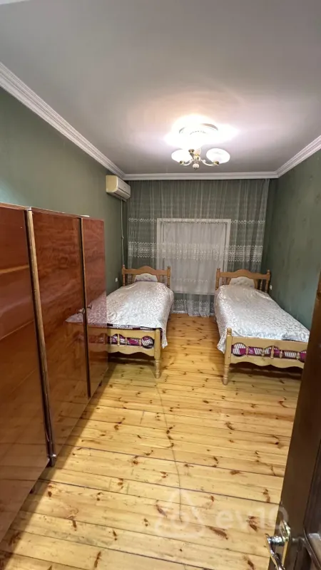 Kirayə verilir 2 otaqlı köhnə tikili 82 m²