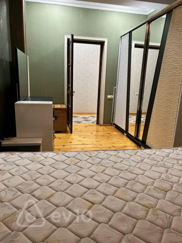 Kirayə verilir 2 otaqlı köhnə tikili 82 m²