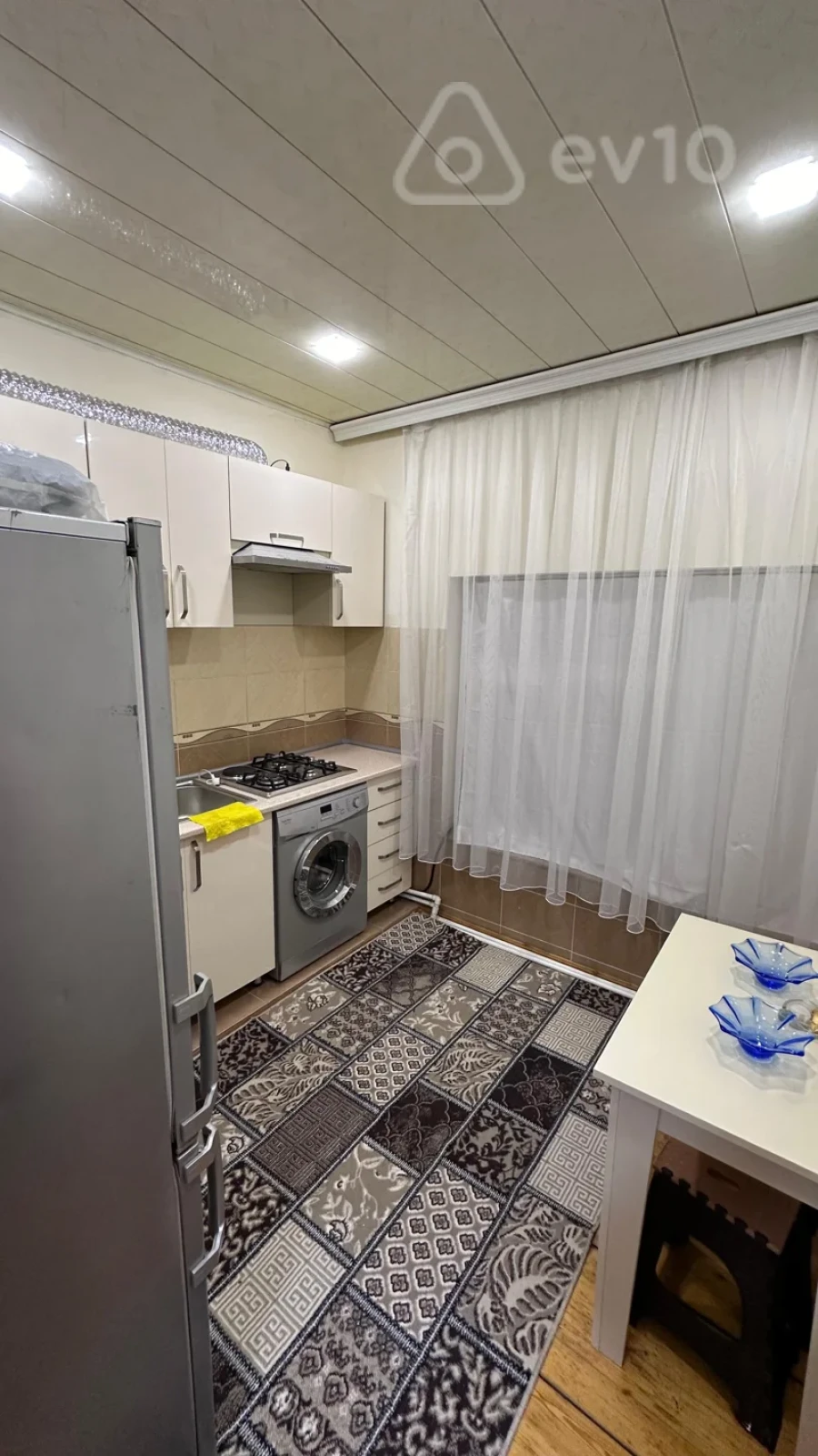 Kirayə verilir 2 otaqlı köhnə tikili 82 m²