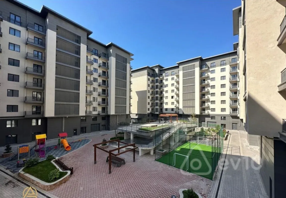 Kirayə verilir 3 otaqlı yeni tikili 150 m²