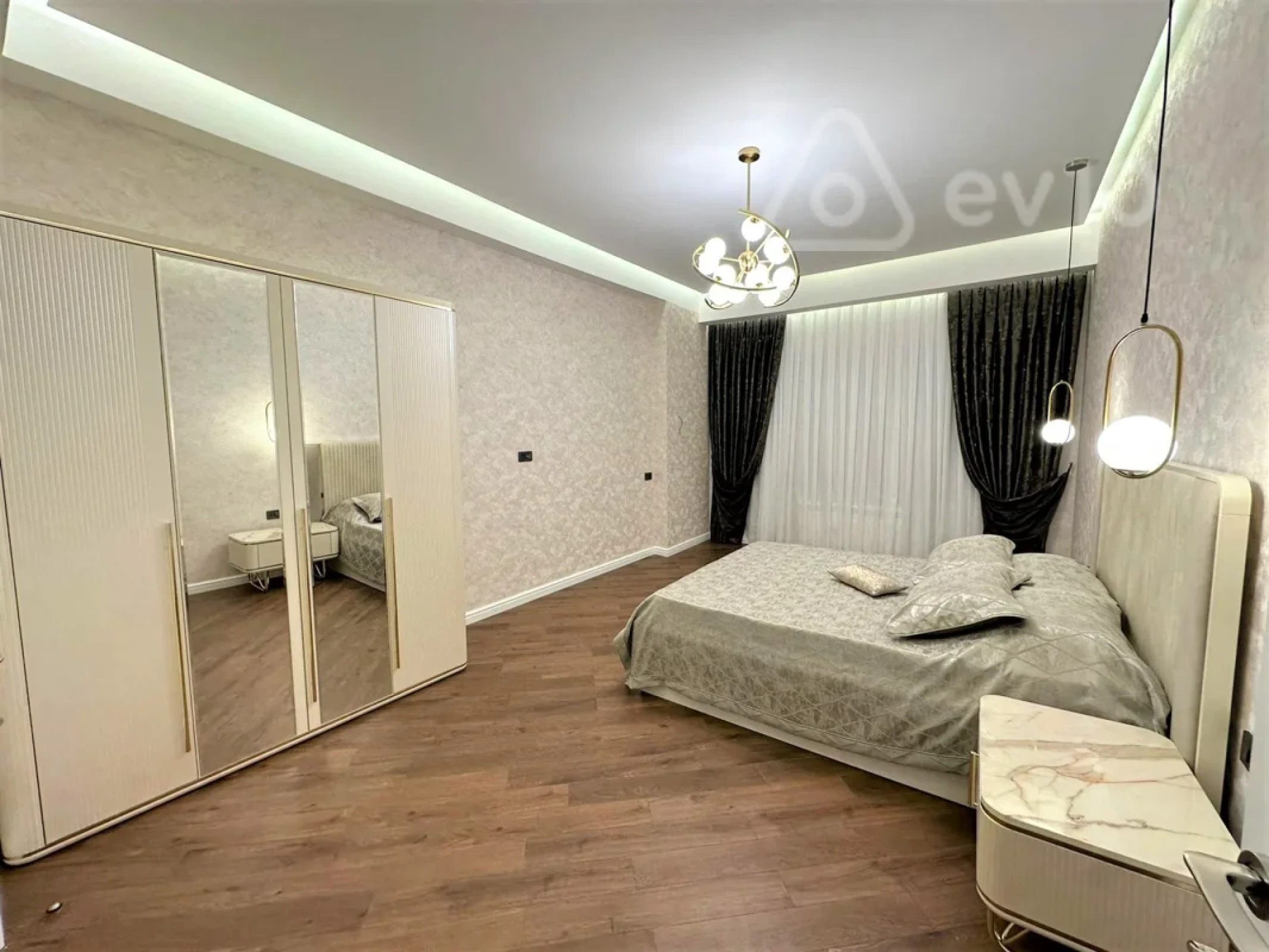 Kirayə verilir 3 otaqlı yeni tikili 150 m²
