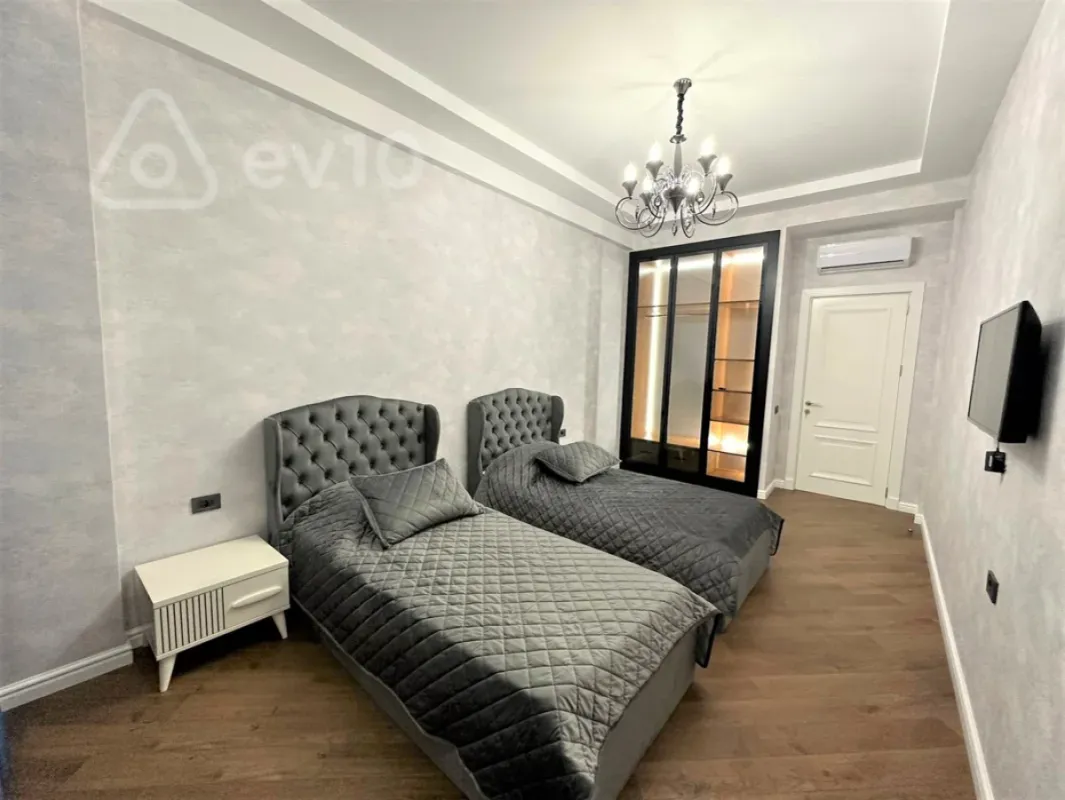 Kirayə verilir 3 otaqlı yeni tikili 150 m²