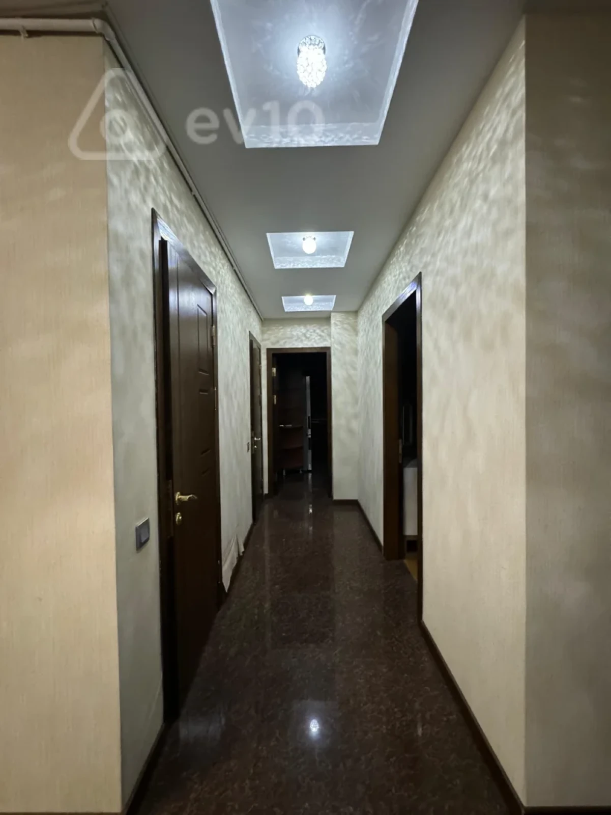 Kirayə verilir 4 otaqlı yeni tikili 200 m²