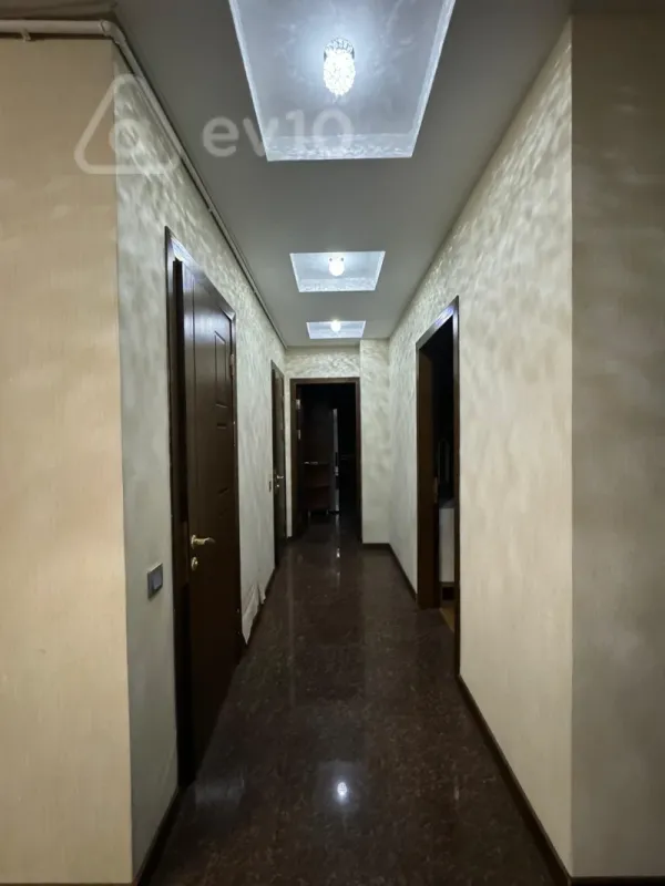 Kirayə verilir 4 otaqlı yeni tikili 200 m²