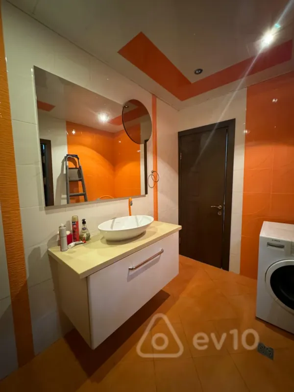 Kirayə verilir 4 otaqlı yeni tikili 200 m²