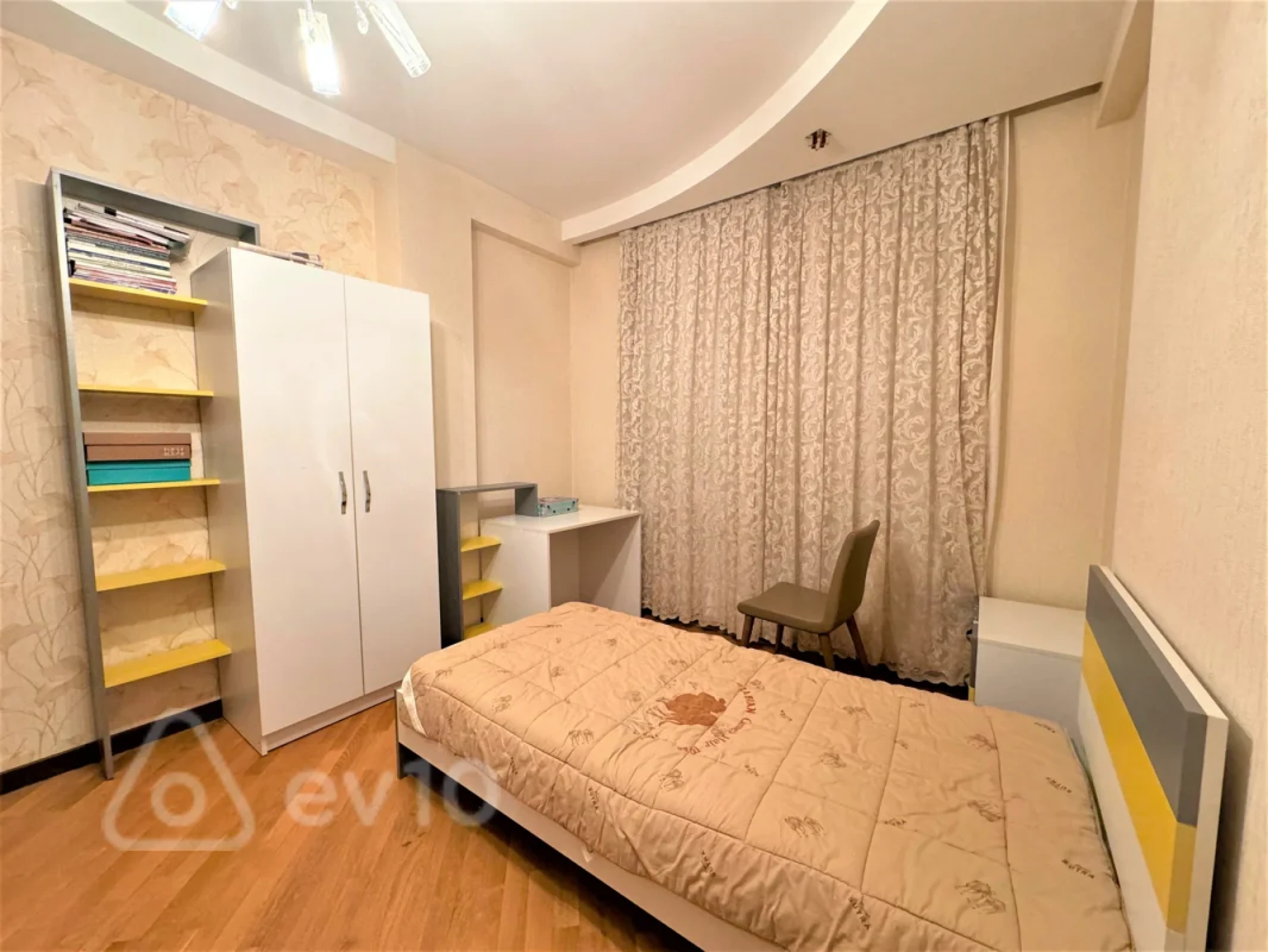 Kirayə verilir 4 otaqlı yeni tikili 200 m²