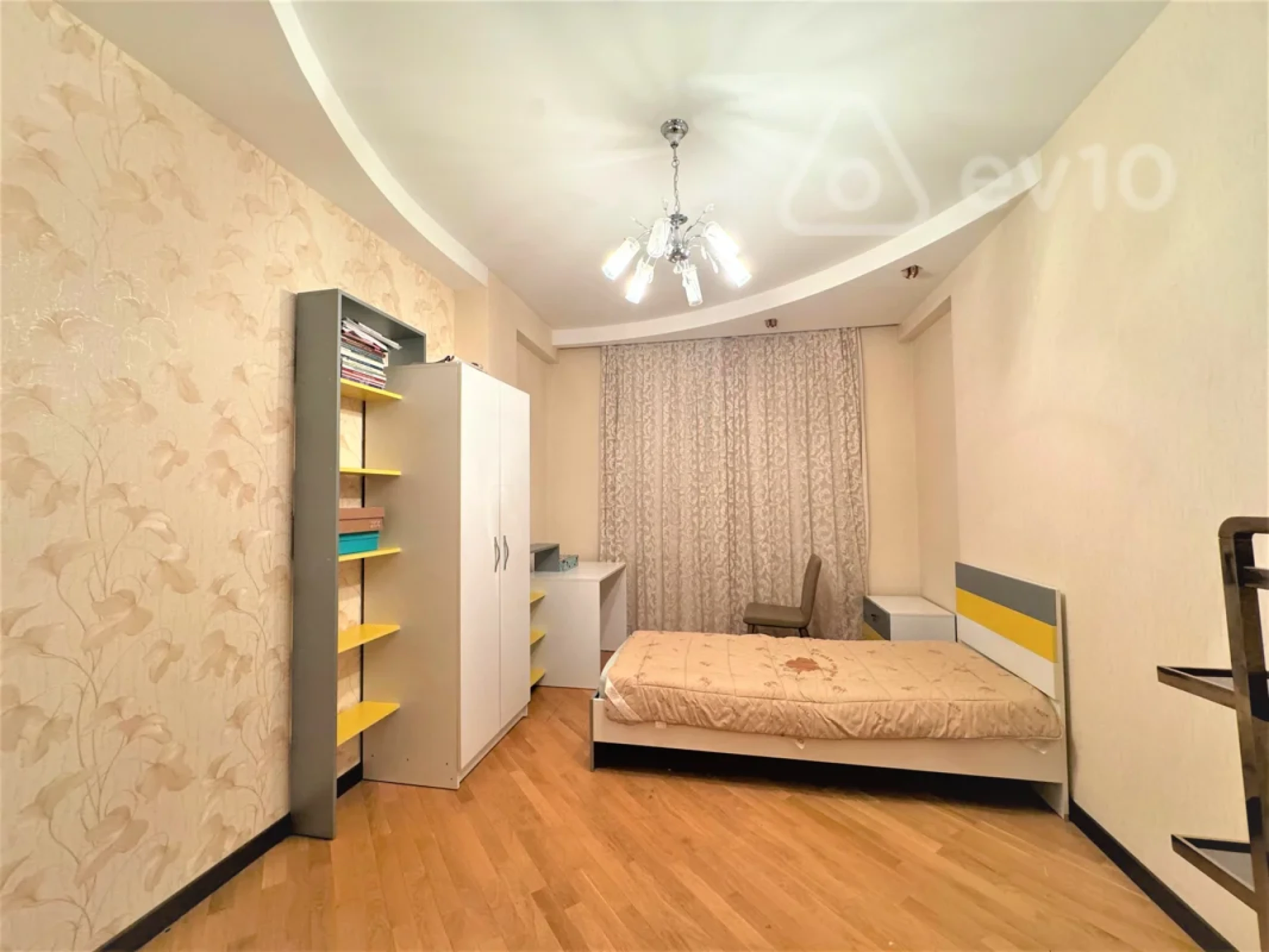 Kirayə verilir 4 otaqlı yeni tikili 200 m²