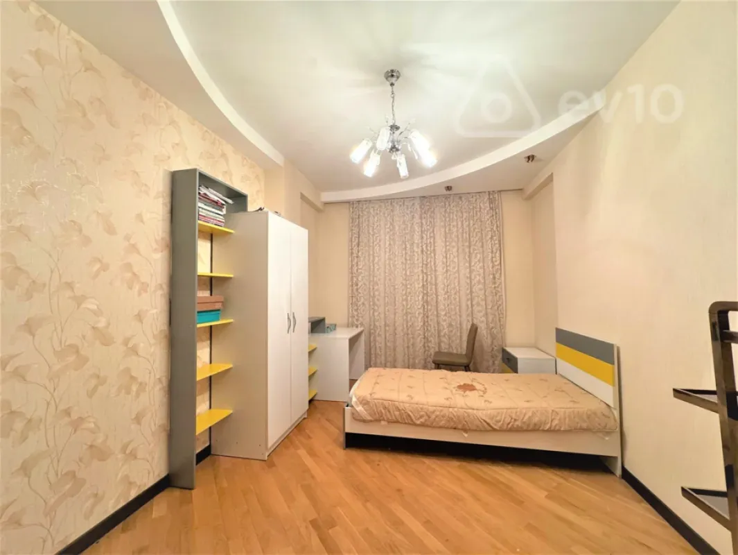 Kirayə verilir 4 otaqlı yeni tikili 200 m²