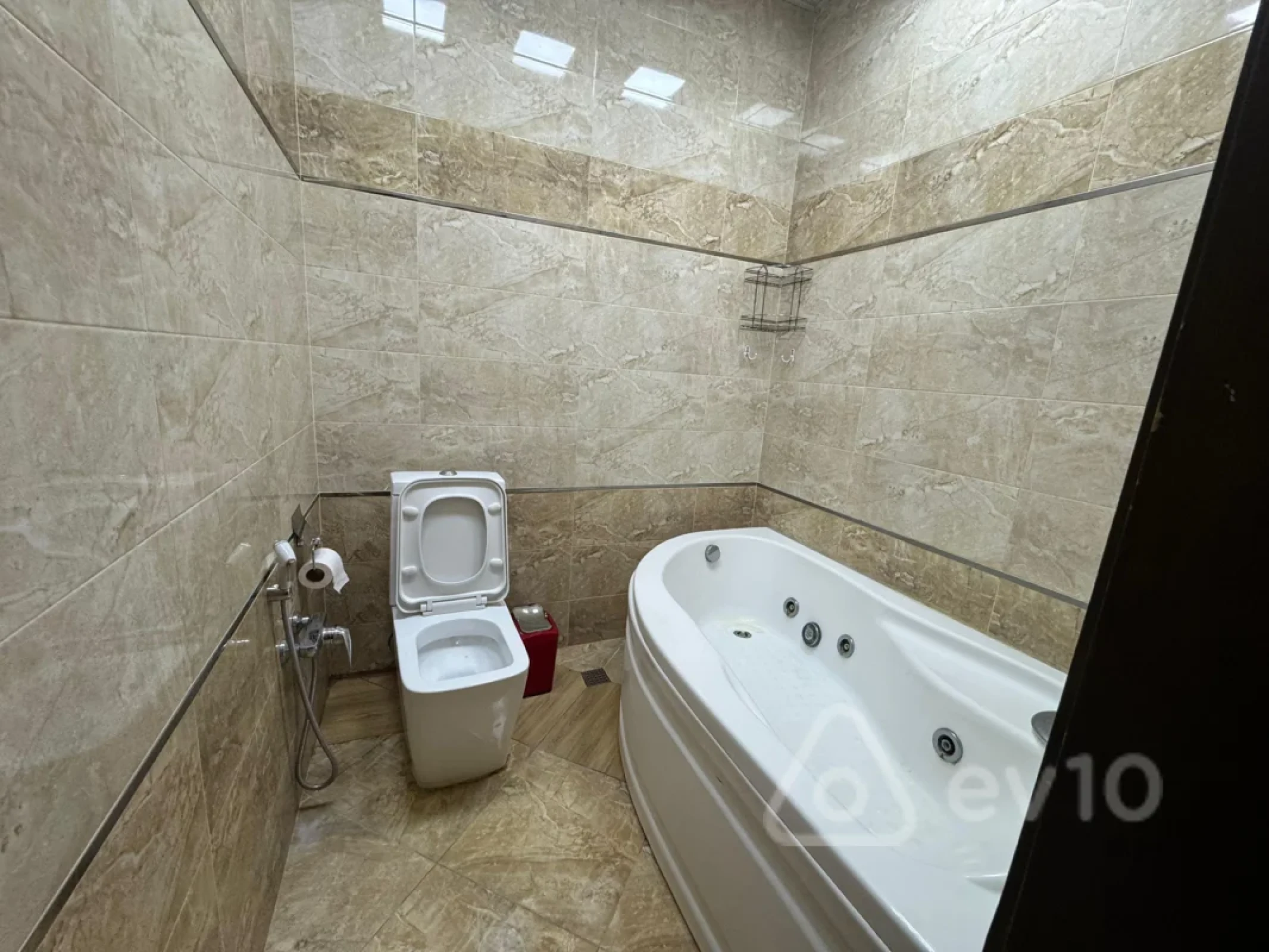 Kirayə verilir 4 otaqlı yeni tikili 200 m²