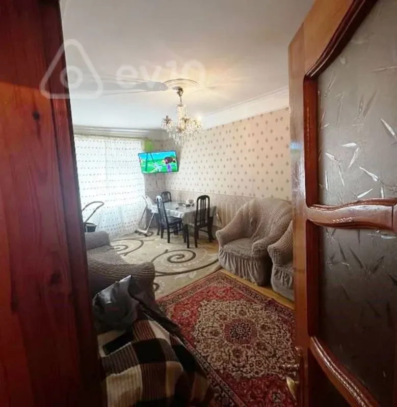 Satılır 2 otaqlı köhnə tikili 55 m²