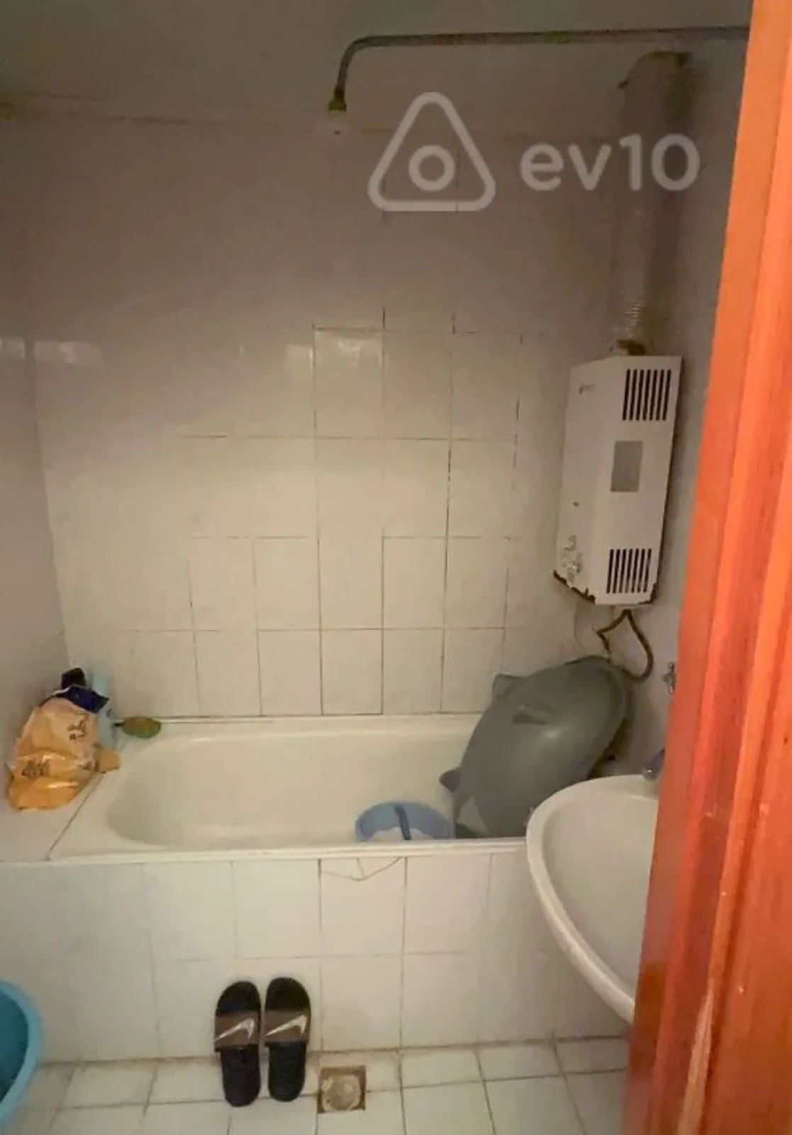 Satılır 2 otaqlı köhnə tikili 55 m²