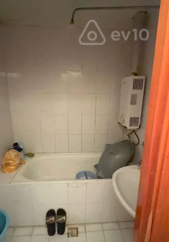 Satılır 2 otaqlı köhnə tikili 55 m²