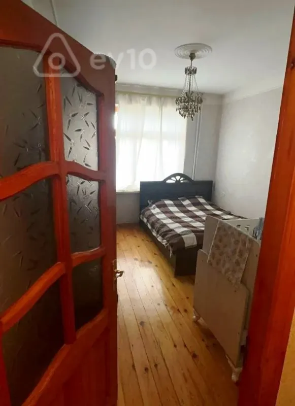 Satılır 2 otaqlı köhnə tikili 55 m²