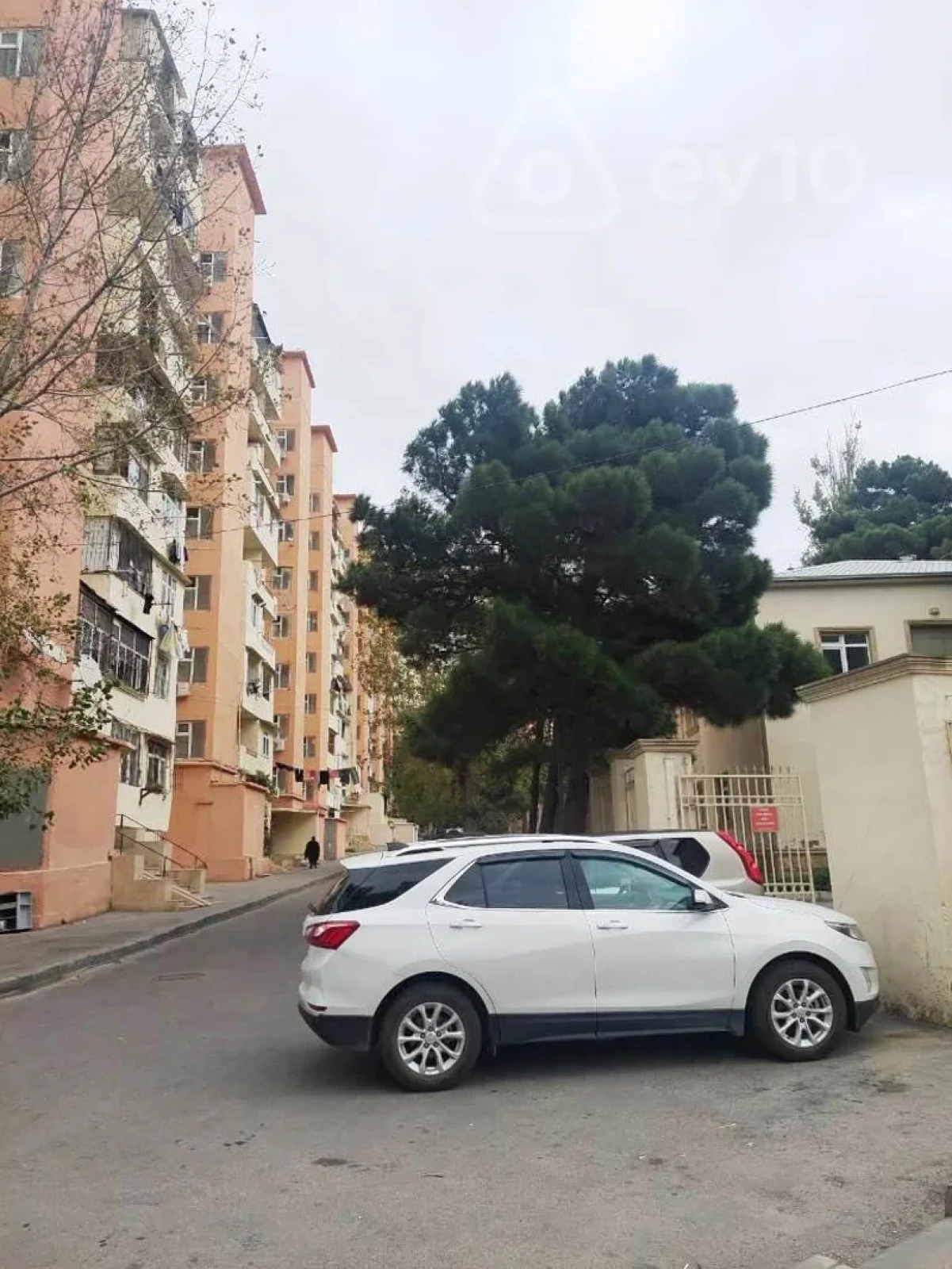 Satılır 2 otaqlı köhnə tikili 55 m²