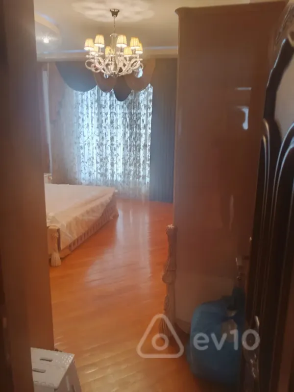 Satılır 4 otaqlı yeni tikili 170 m²