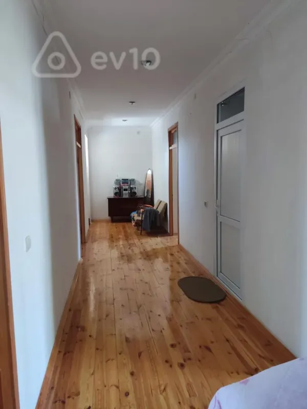 Kirayə verilir 3 otaqlı köhnə tikili 100 m²