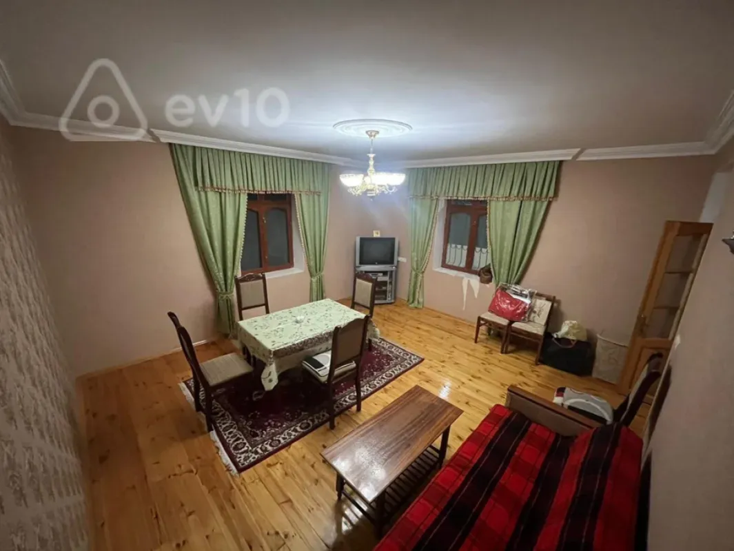 Kirayə verilir 3 otaqlı köhnə tikili 100 m²